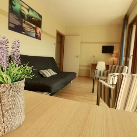 Fuerjes Apartmanhaz Ξενοδοχείο με διαμερίσματα 4*