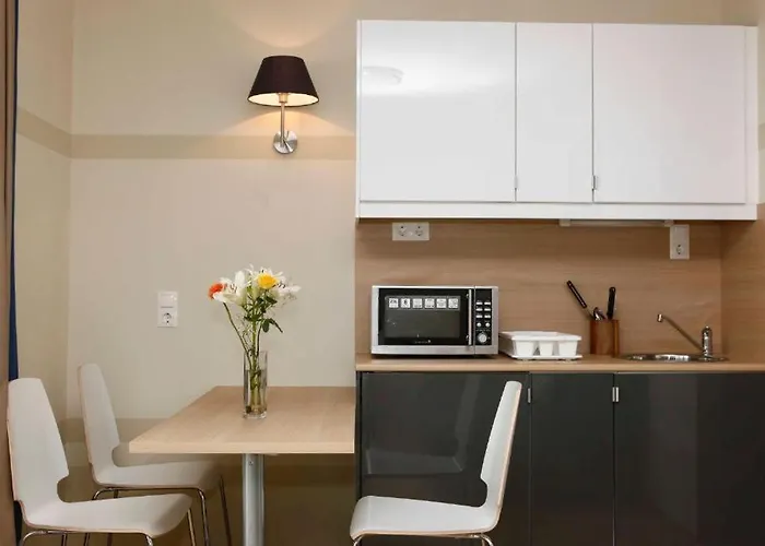 Ξενοδοχείο με διαμερίσματα Fuerjes Apartmanhaz 4*