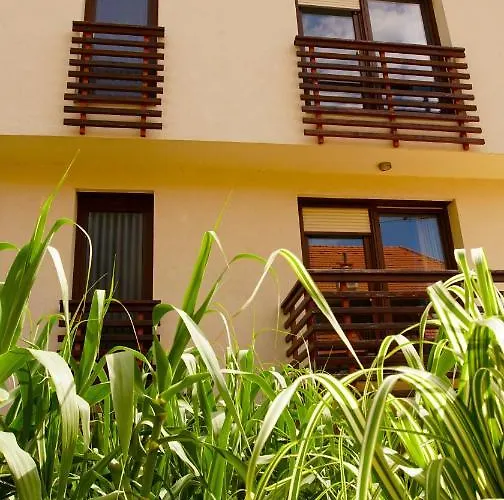 Fuerjes Apartmanhaz Ξενοδοχείο με διαμερίσματα 4*